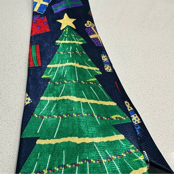 Novelty Christmas tie in guc - Picture 5 of 7